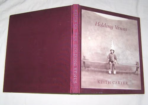 Holding Venus / Keith Carter