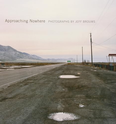 Approaching Nowhere: Photographs / Jeff Brouws