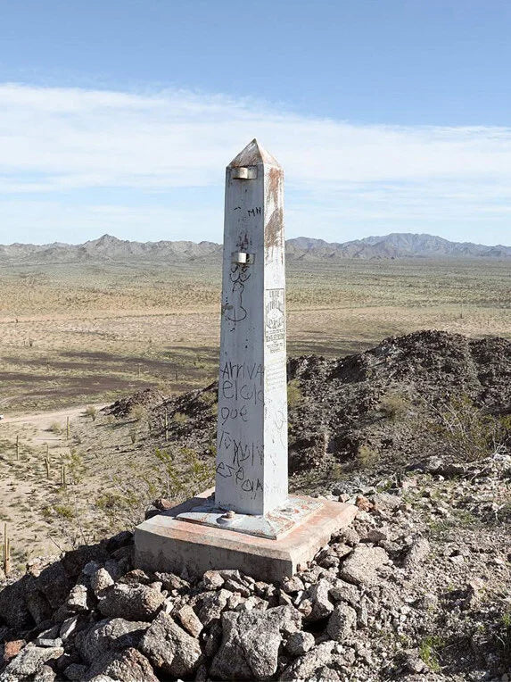 David Taylor: Monuments / Photography by David Taylor Text by Daniel D. Arreola, Claire C. Carter, William L. Fox, & Rebecca Senf